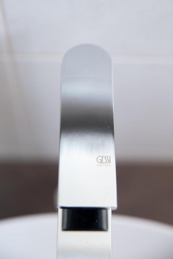 Mascari Charming Suite Lecco Bagian luar foto